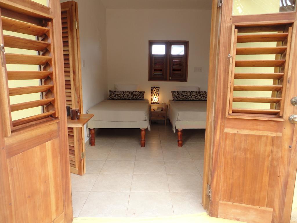 Kudehya Guesthouse تريجر آيلاند بيتش الغرفة الصورة
