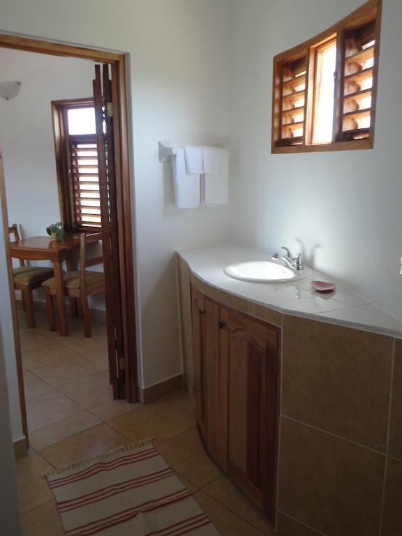 Kudehya Guesthouse تريجر آيلاند بيتش الغرفة الصورة